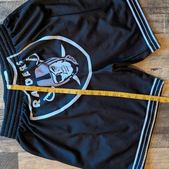 Mitchell & Ness Throwbacks Raiders Shorts Big Face Black Football NFL - Picture 5 of 6